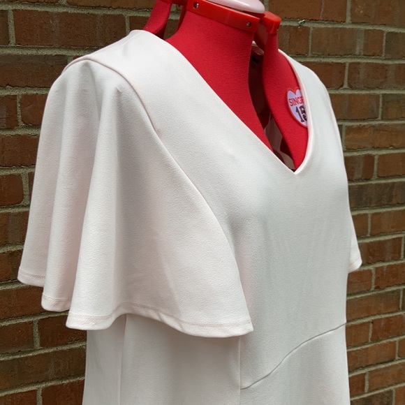 NWT light pink W sleeves V-neck dress - Picture 2 of 10
